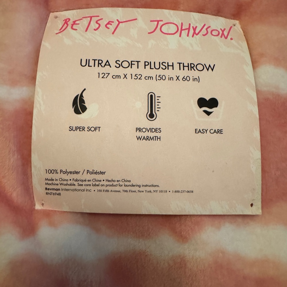 Betsey Johnson Ultra Soft Plush Throw - Pink and Cream